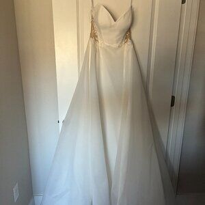 Wedding dress (New) Size 6 White/Ivory Beaded back Maggie Sottero tags still on